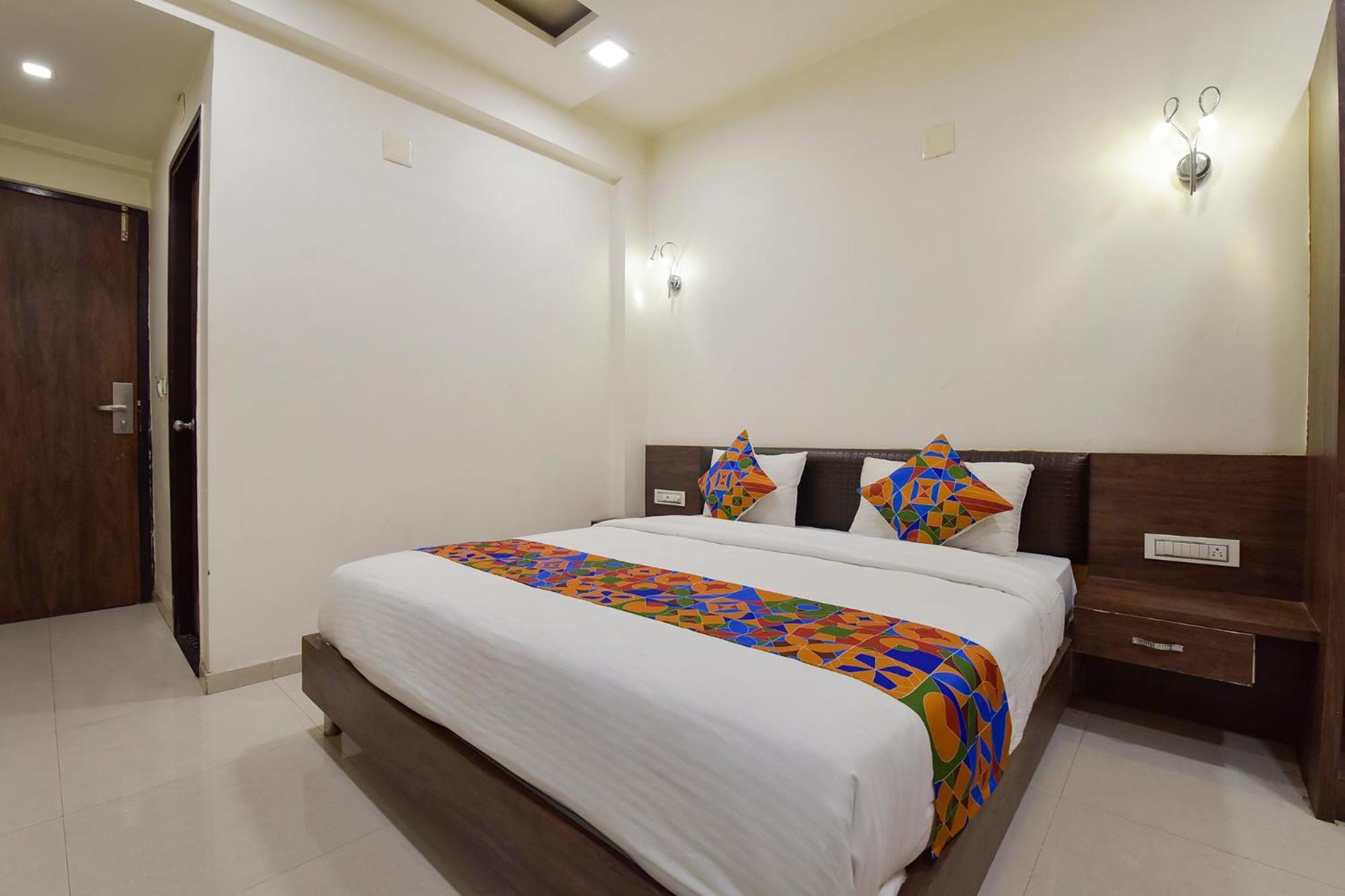 Fabhotel A1 Plaza Αχμπανταμπάντ Εξωτερικό φωτογραφία